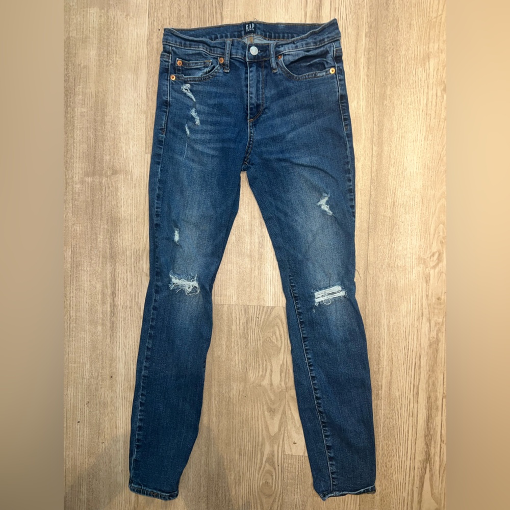 GAP Womenʼs Skinny Jeans in Dark Blue Distressed Wash